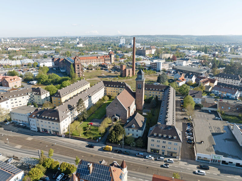 Kirche St. Kunigundis mit umgebender Wohnanlage