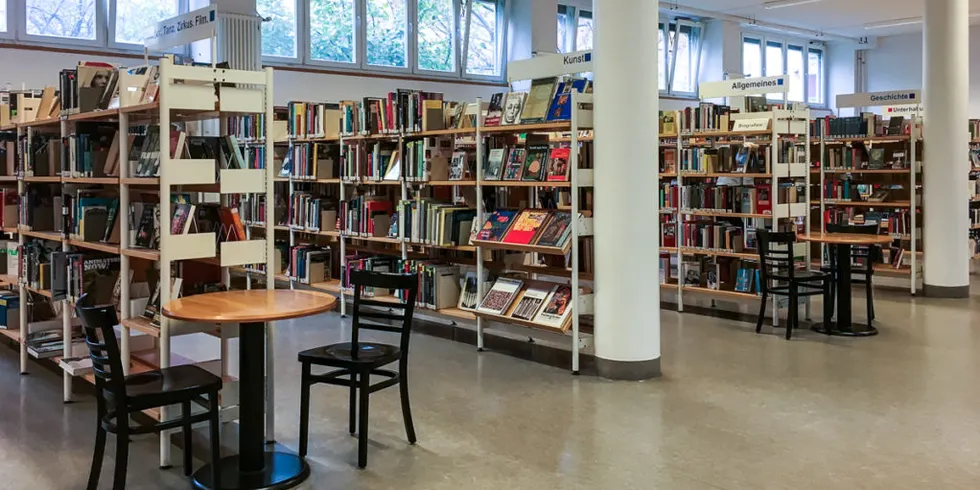 Dietrich-Bonhoeffer-Bibliothek - Blick auf die Bücherregale