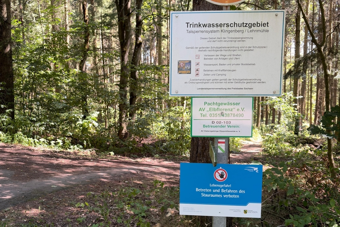 Es wurden vermehrt Verbotsschilder an der Talsperre Lehnmühle aufgestellt