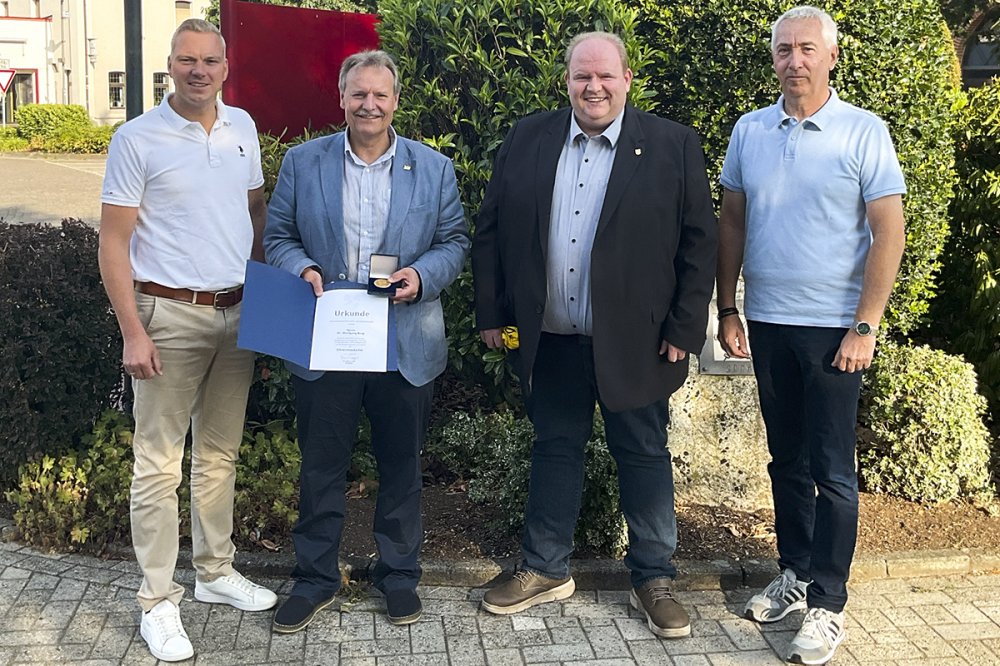 Ehrenmedaille des NSGB für Dr. Wolfgang Krug