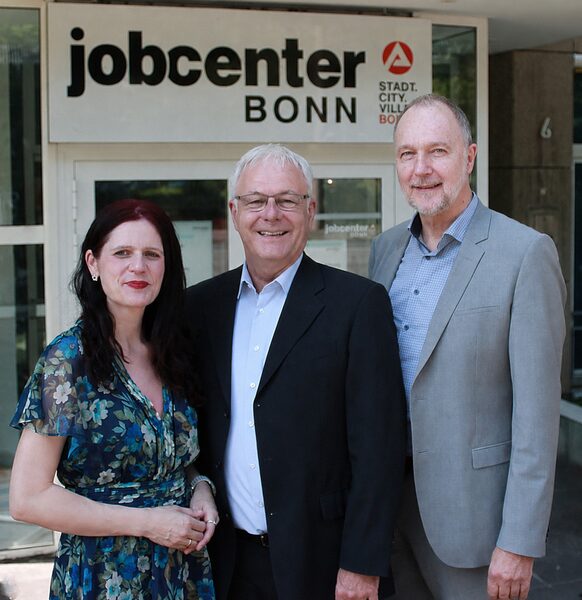 Das Bild zeigt, von links nach rechts, Azra Zürn, Günter Schmidt und Stefan Krause.