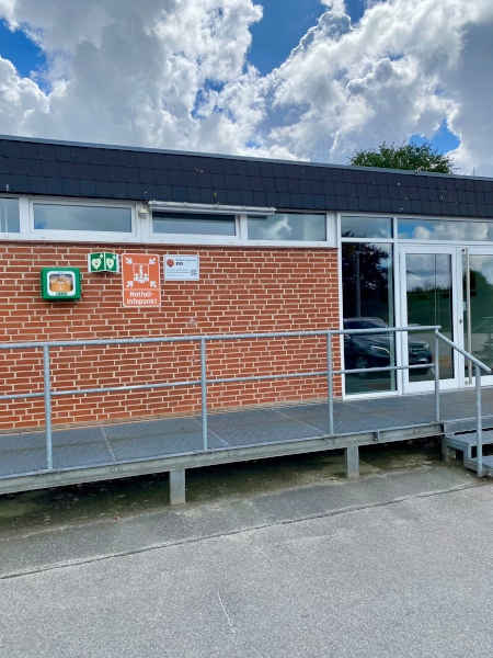 AED an der alten Schule/Dorfgemeindschaftshaus/KiTa