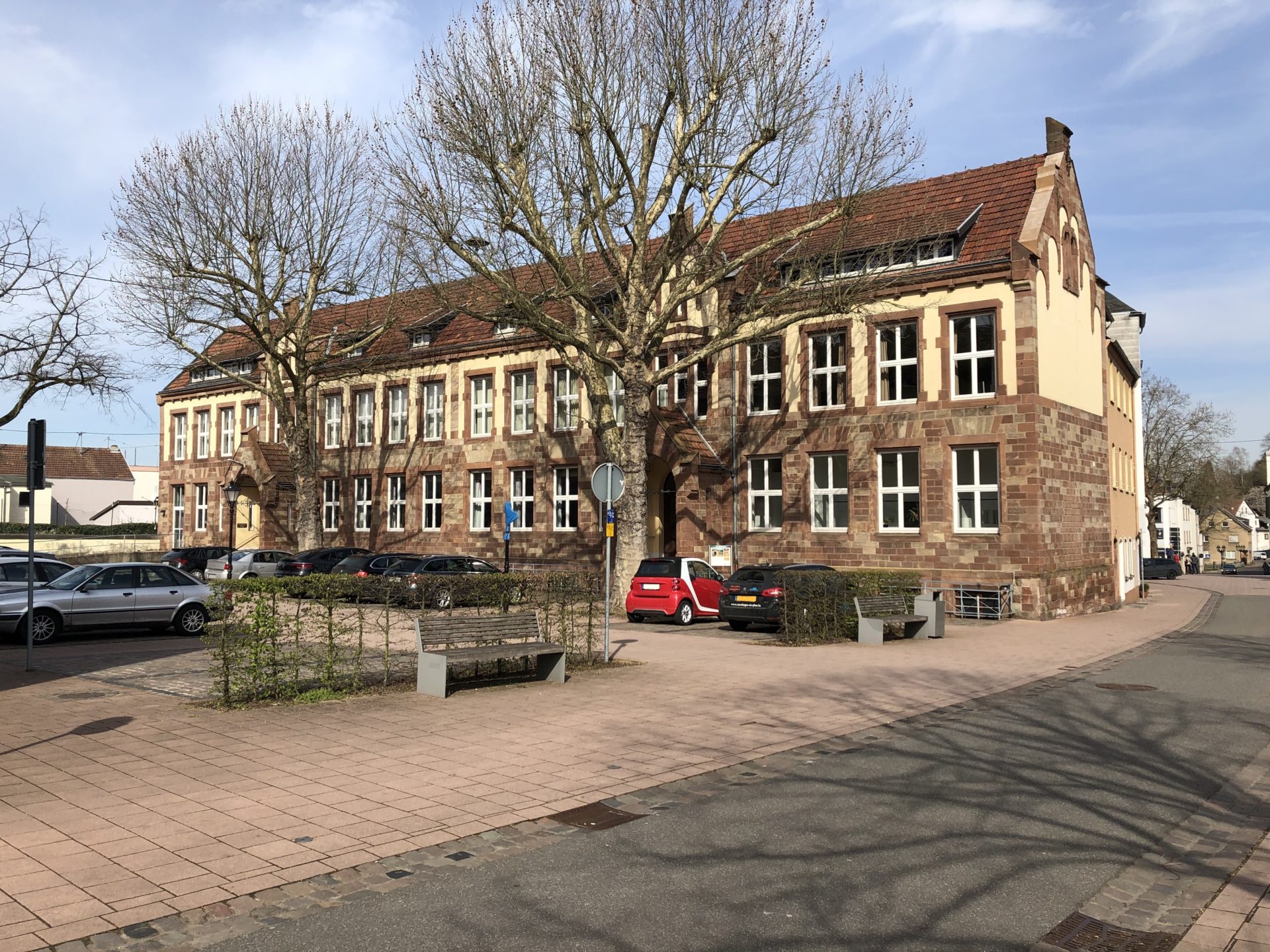 Das Foto zeigt die Außenansicht des Vereinshauses Merzig.