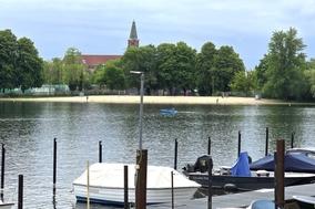Noch hält sich der Betrieb am und auf dem Wasser in Grenzen, aber der Sommer kommt näher.