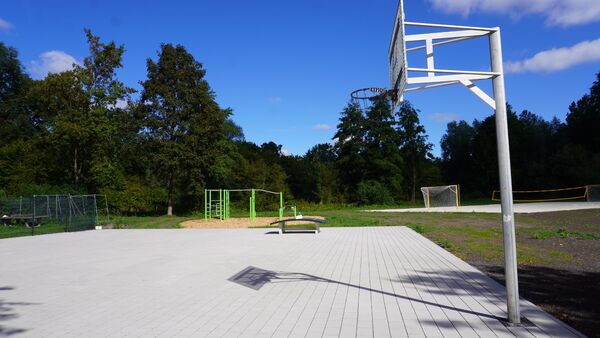 Asphaltfläche u.A. f. Basketball