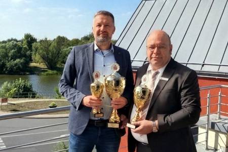 7. havelberger fischerstechen pokale stehen bereit f r die freudigen gewinner viel gl ck