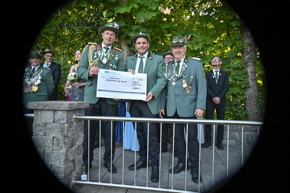 Schützenfest-Kollekten für Bürgerstiftung Holdorf