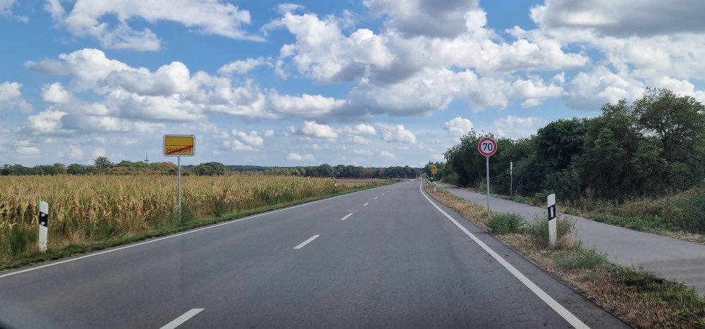 Tempo 70 km/h auf der Industriestraße!