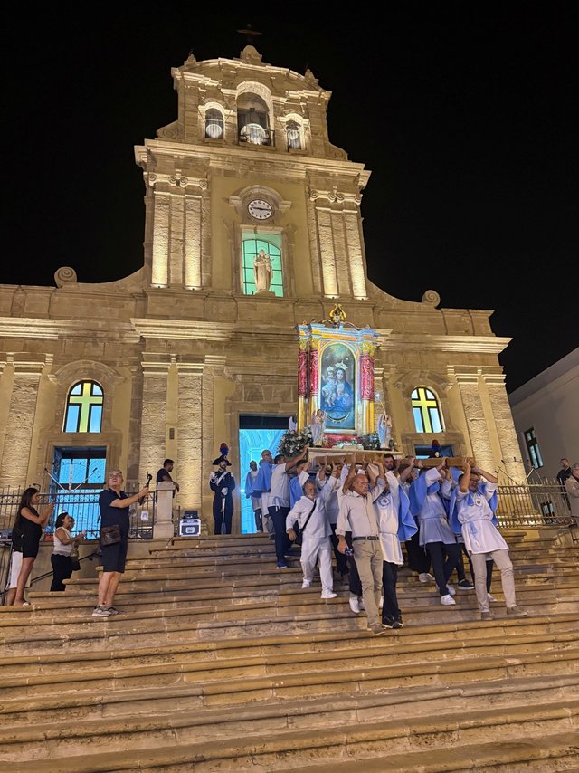 Feierliche Prozession beim traditionellen Madonnenfest zu Ehren der Schutzpatronin von Mirabella Imbaccari (Bildnachweis: Stadt Sindelfingen)