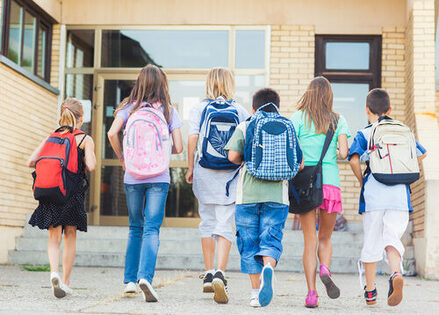 Von Montag, 17. August, bis Freitag, 4. September, finden Aktionswochen Schulwegsicherheit an Grundschulen in Salzgitter statt. Der Fachdienst Sicherheit, Recht und Ordnung der Stadt Salzgitter wird mit Teams im Einsatz sein, um vor Ort zu informieren, zu sensibilisieren und zu kontrollieren.