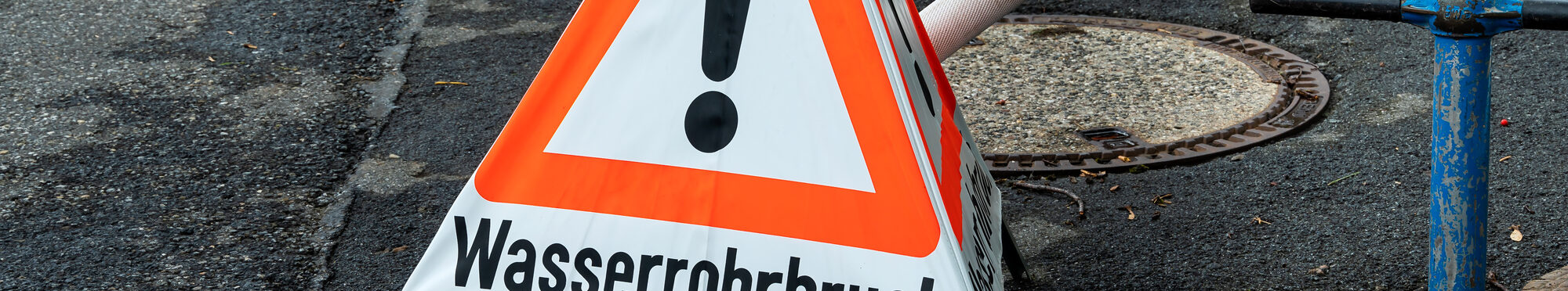 Warndreieck Wasserrohrbruch