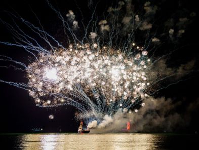 Feuerwerk zur Hanse Sail 2024 über der Ostsee