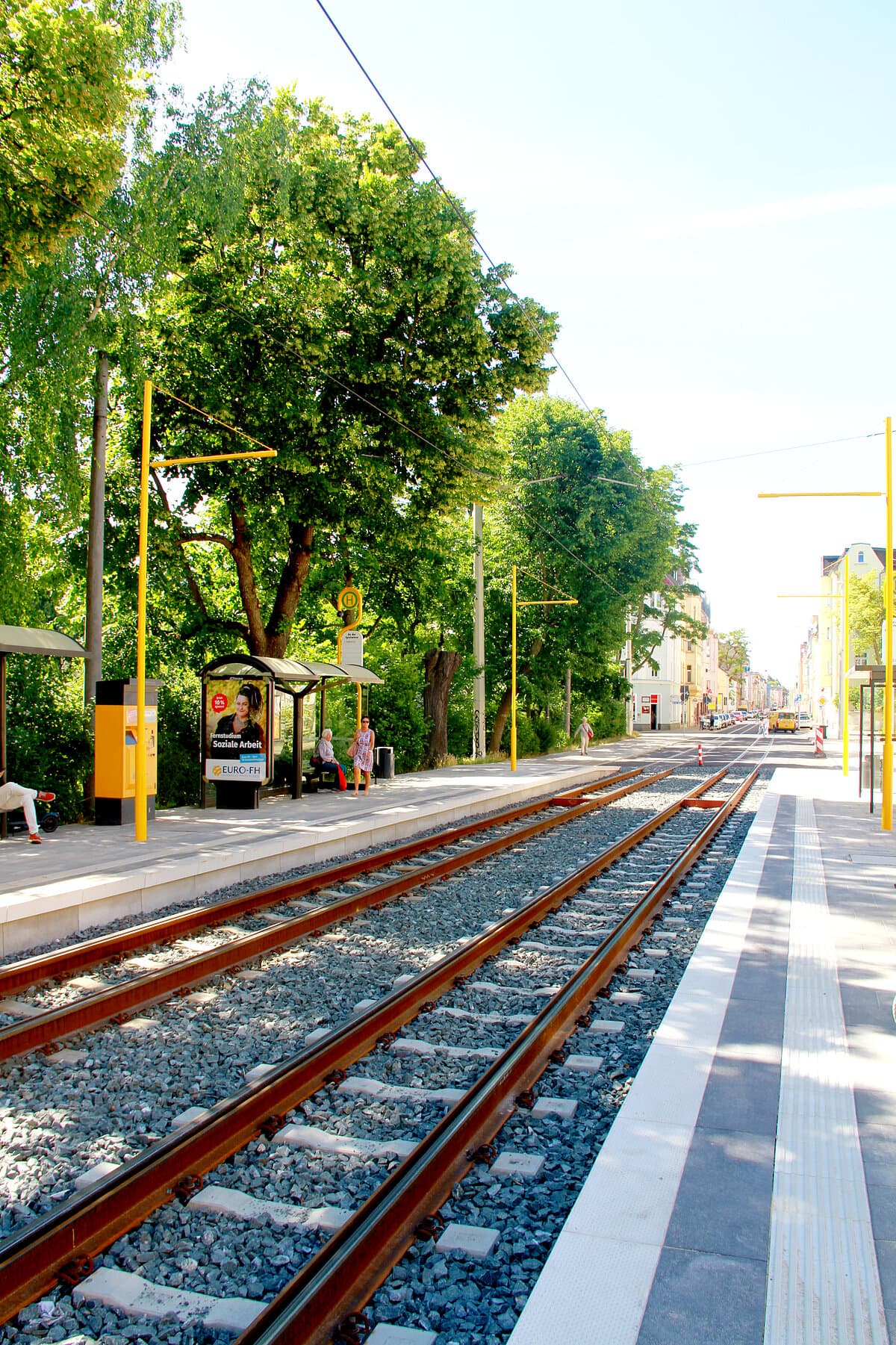 Barrierefrei Straßenbahnhaltestelle an der Spielwiese. © Stadt Gera