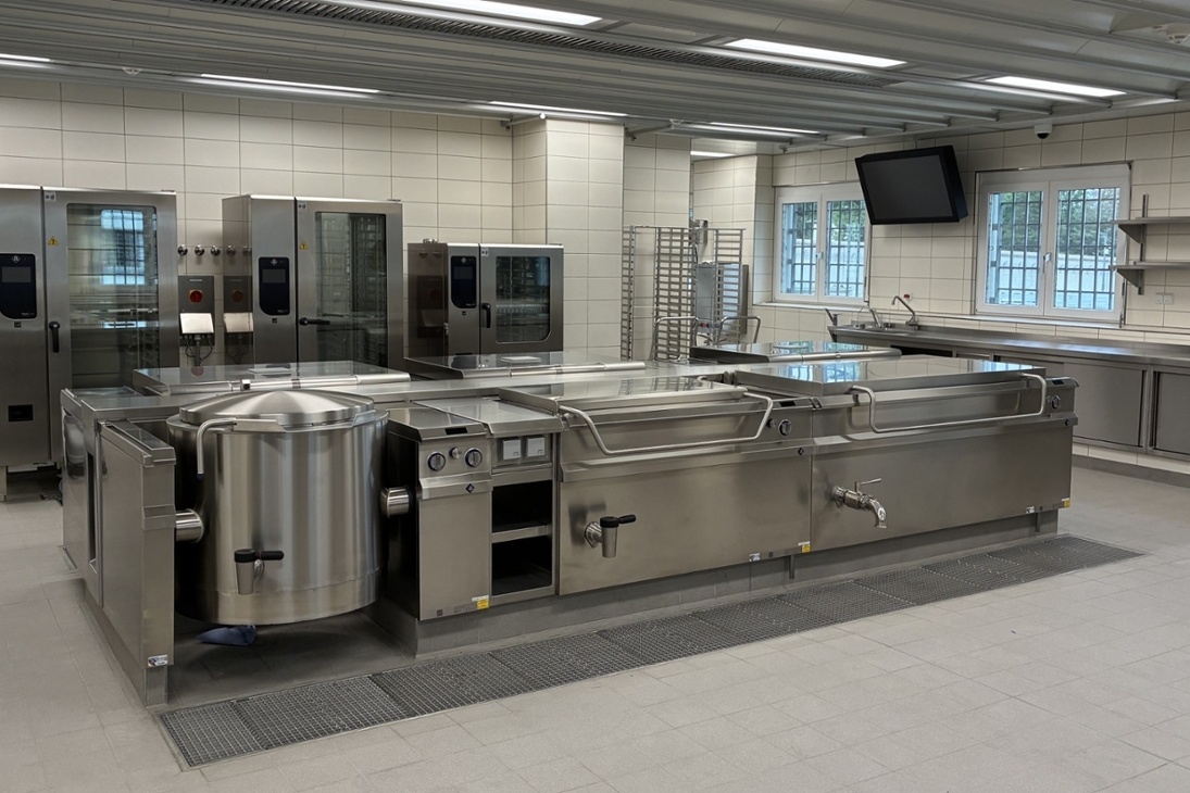Die modernisierte Küche ermöglicht eine zuverlässige, energieeffiziente und sichere Vollverpflegung.