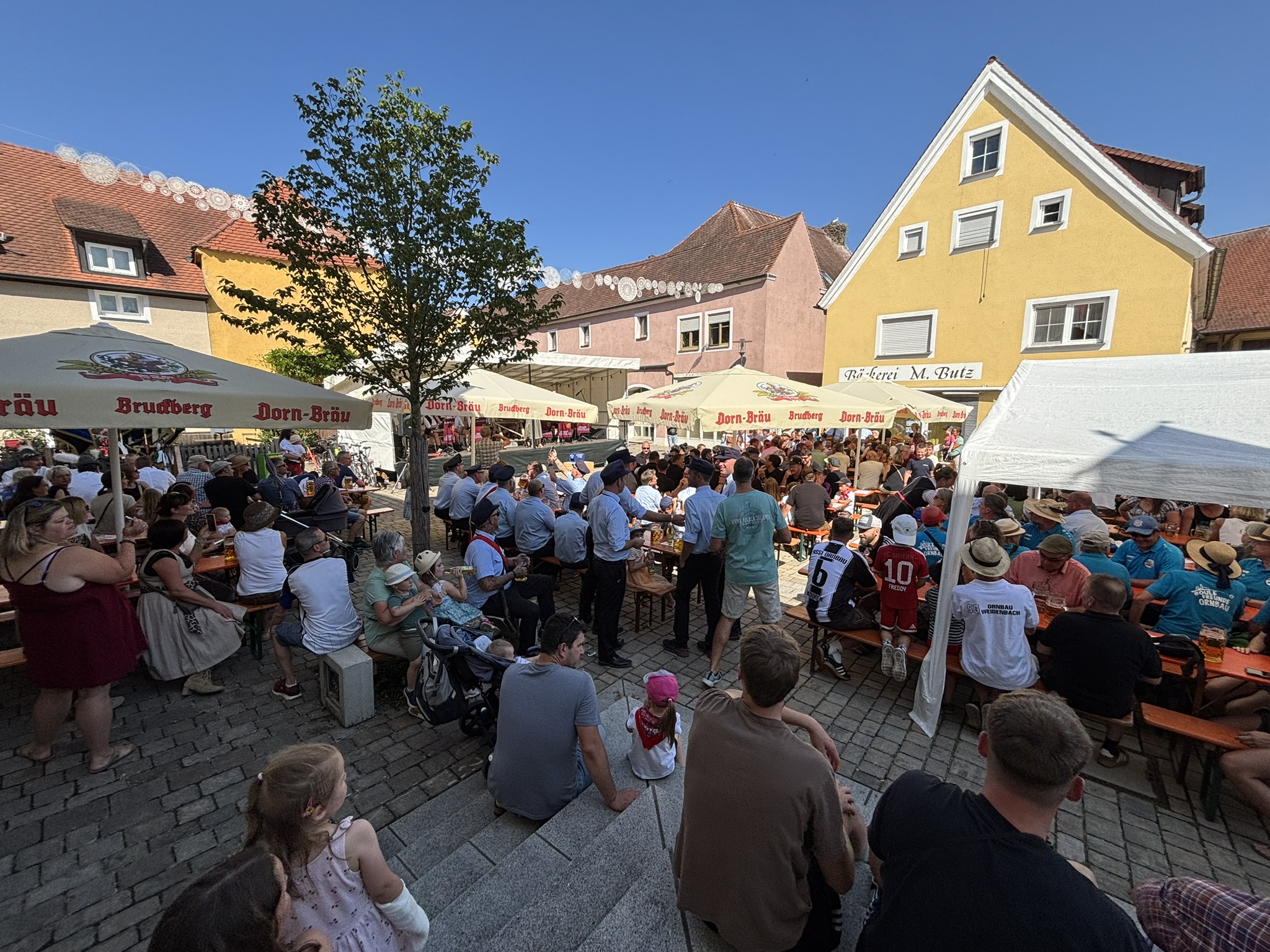 Bild vom Kerwa Samstag beim Bieranstich