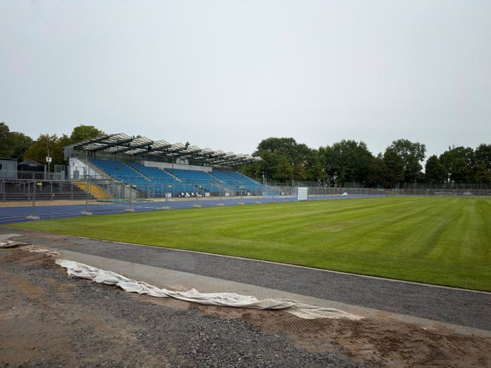 Das Bild zeigt den eue Rasen für das erste Regionalliga-Heimspiel des SGV Heilbronn-Freiberg ist angelegt. Am 29. August wird die Partie gegen Eintracht Frankfurt II um 14 Uhr im Frankenstadion angepfiffen. (Foto: Stadt Heilbronn)