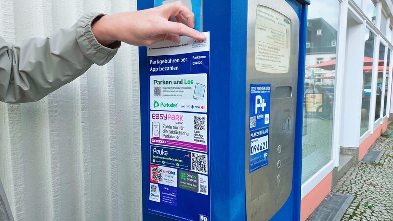 Parkautomat mit App Hinweisen