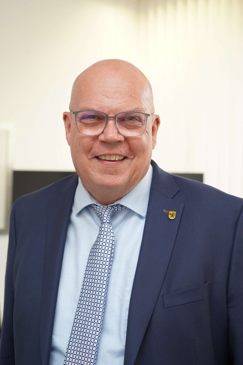 Bürgermeister Uwe Tietz steht für die Bürgerinnen und Bürger am 21. August 2026 wieder auf dem Wochenmarkt bereit.