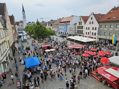 Jedes Jahr ist der Andrang zur öffentlichen Bierprobe auf dem Hauptplatz groß.