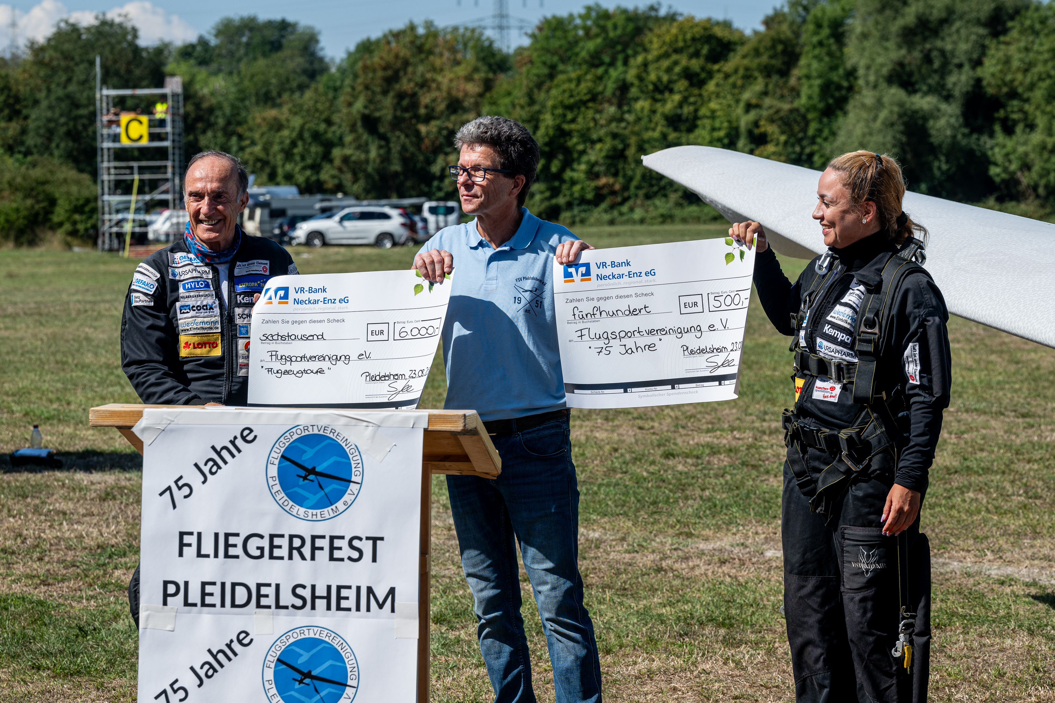 Bildunterschrift: v. l. n. r.: Eberhard Gienger, 1. Vorsitzender Michael Beutel, Bürgermeisterin Dr. Sabrina Lee