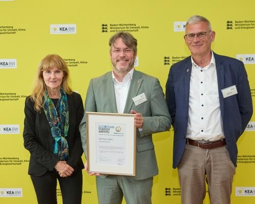 v.l.n.r.: Sibylle Hepting-Hug vom Ministerium für Umwelt, Klima und Energiewirtschaft Baden-Württemberg, Landrat Prof. Dr. Christian Dusch und Dezernent Mario Mohr.