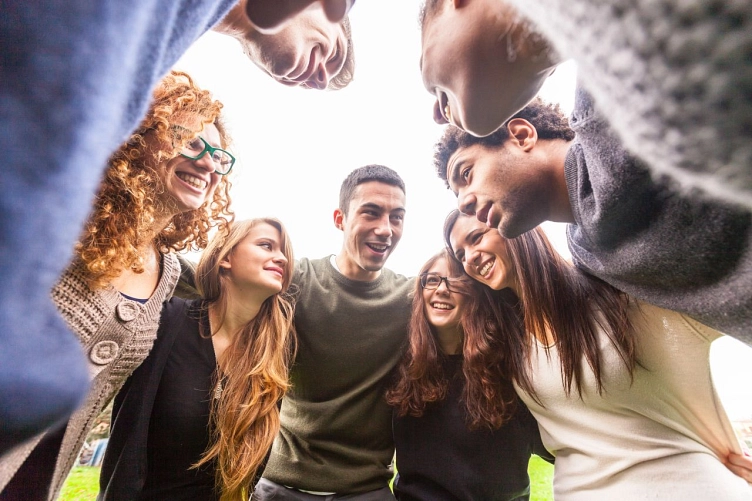 Kreisjugendpflege des Landkreises Harburg bereitet die Teamer in Wochenendseminaren auf die Aufgabe vor. © william87, AdobeStock