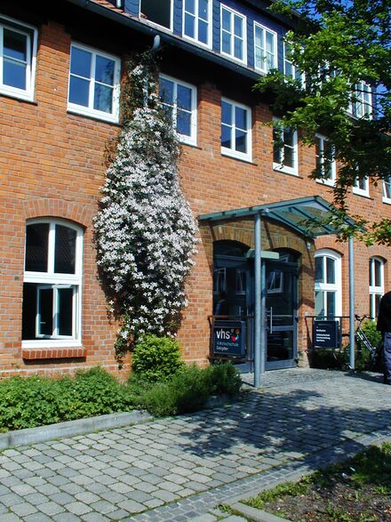 Das neue Kursprogramm der Volkshochschule (VHS) ist auf der neuen Internetseite der VHS abrufbar und buchbar. Das Motto lautet „Gemeinsam das Morgen gestalten“.