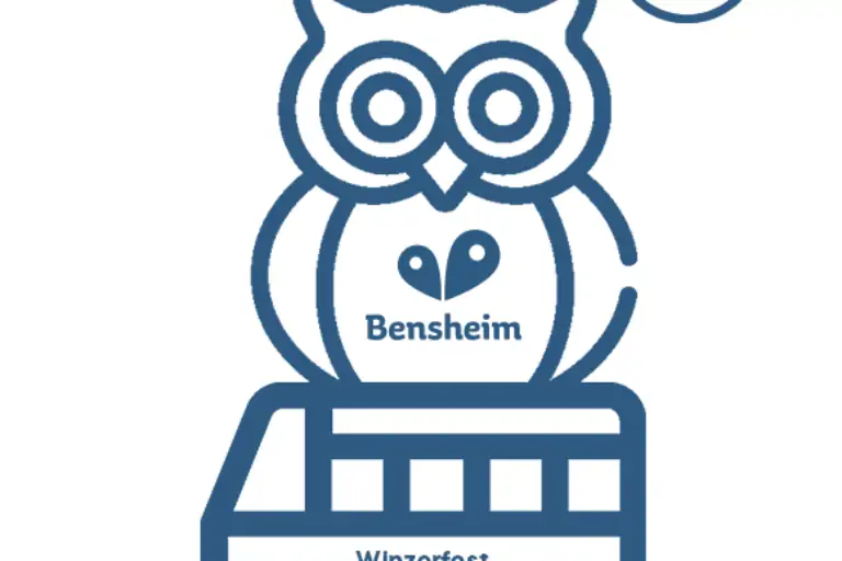 Logo einer Eule auf einem Bus sitzend