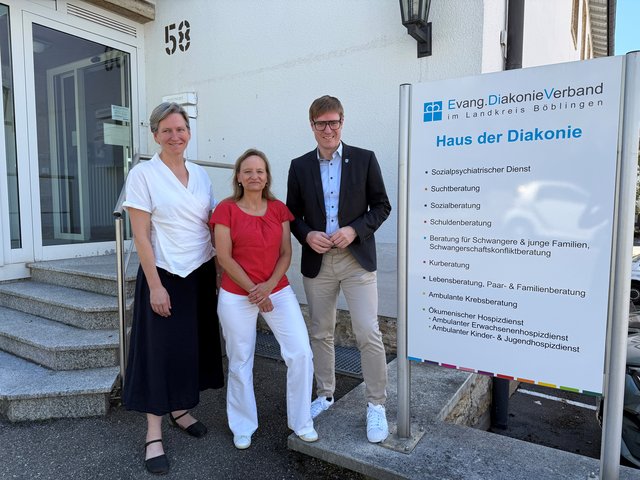 Foto: v.l.n.r. Amtsleiterin Almut Cobet, Bezirksgeschäftsführerin Manuela Weis, Oberbürgermeister Markus Kleemann (Fotonachweis: Stadt Sindelfingen)
