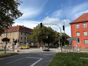 Ersatzampel an der Kreuzung Feldstraße/Franz-Mehring-Straße
