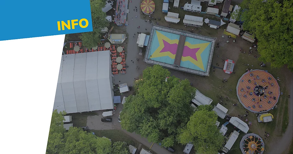 Luftbild des Teublitzer Volksfestes mit Festzelt, Fahrgeschäften und Buden im Stadtpark, das als Symbolbild für die geplante Weiterentwicklung der Veranstaltung dient.