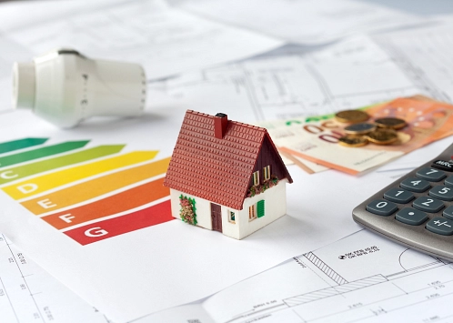 Hausmodel, Energieausweis, Rechner und Strom
