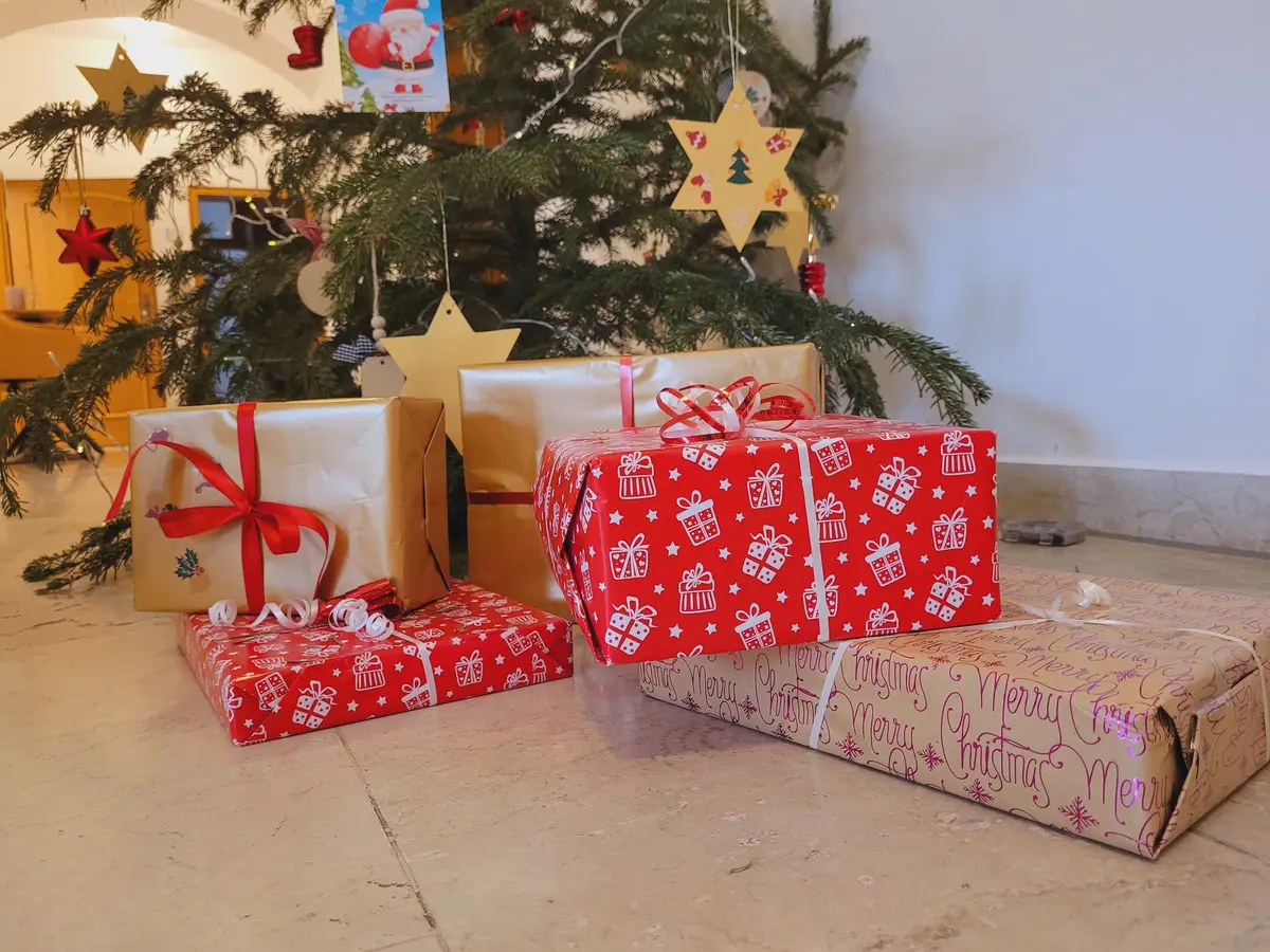 Wunschbaum mit Geschenken