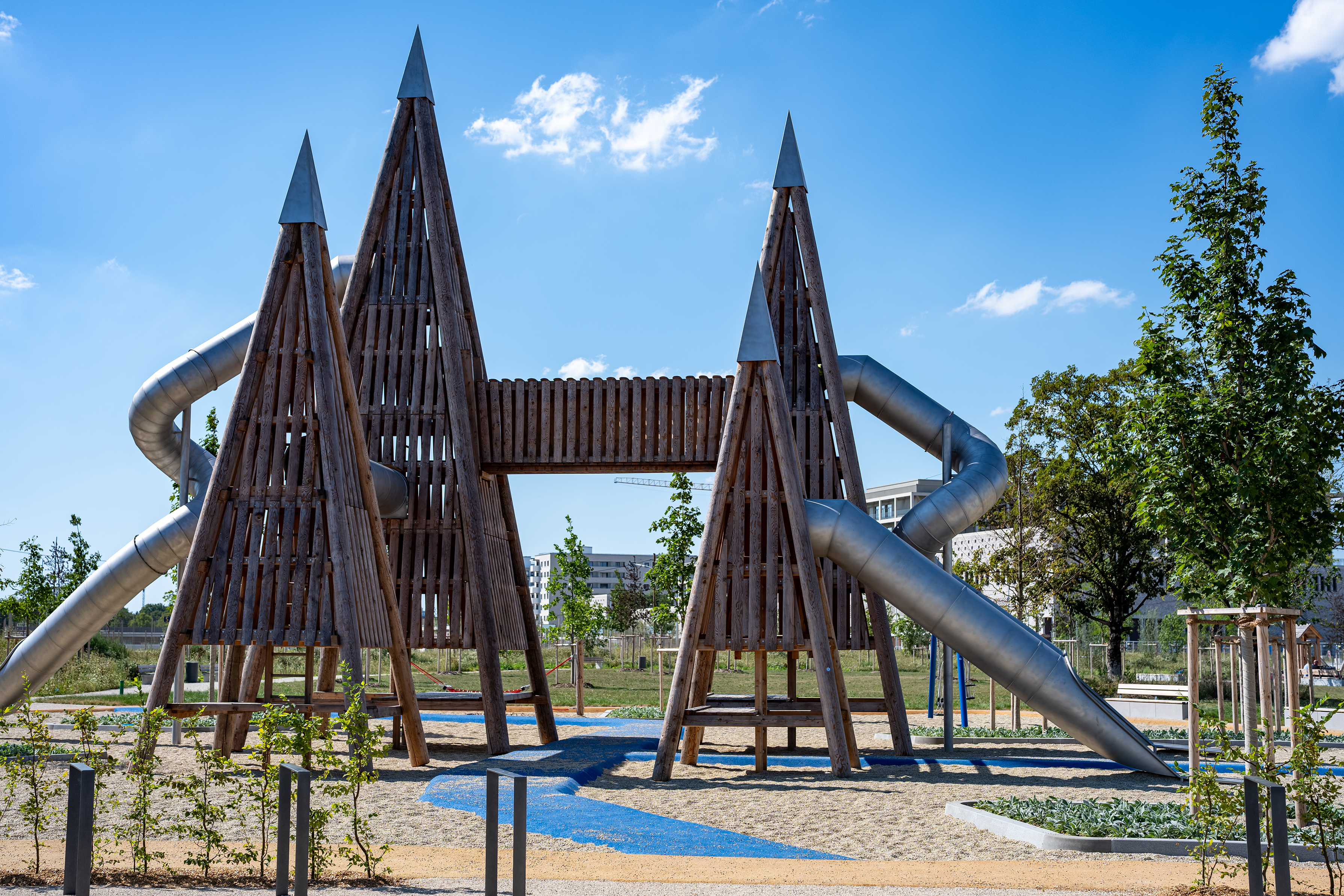 Spielplatz in der neu eröffnete Grünalage am Helen-Wessel-Bogen