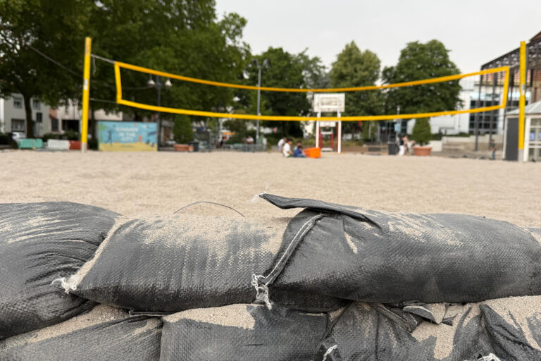 Sandsäcke am Beachvolleyballfeld bei Summer in the City