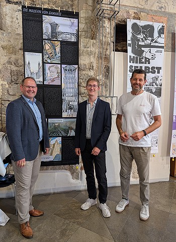 Erster Bürgermeister Michael Hombach, Bibliotheksleiter Thomas Schreck und Initiator Stefan Lehnert. Foto: Carolin Müller