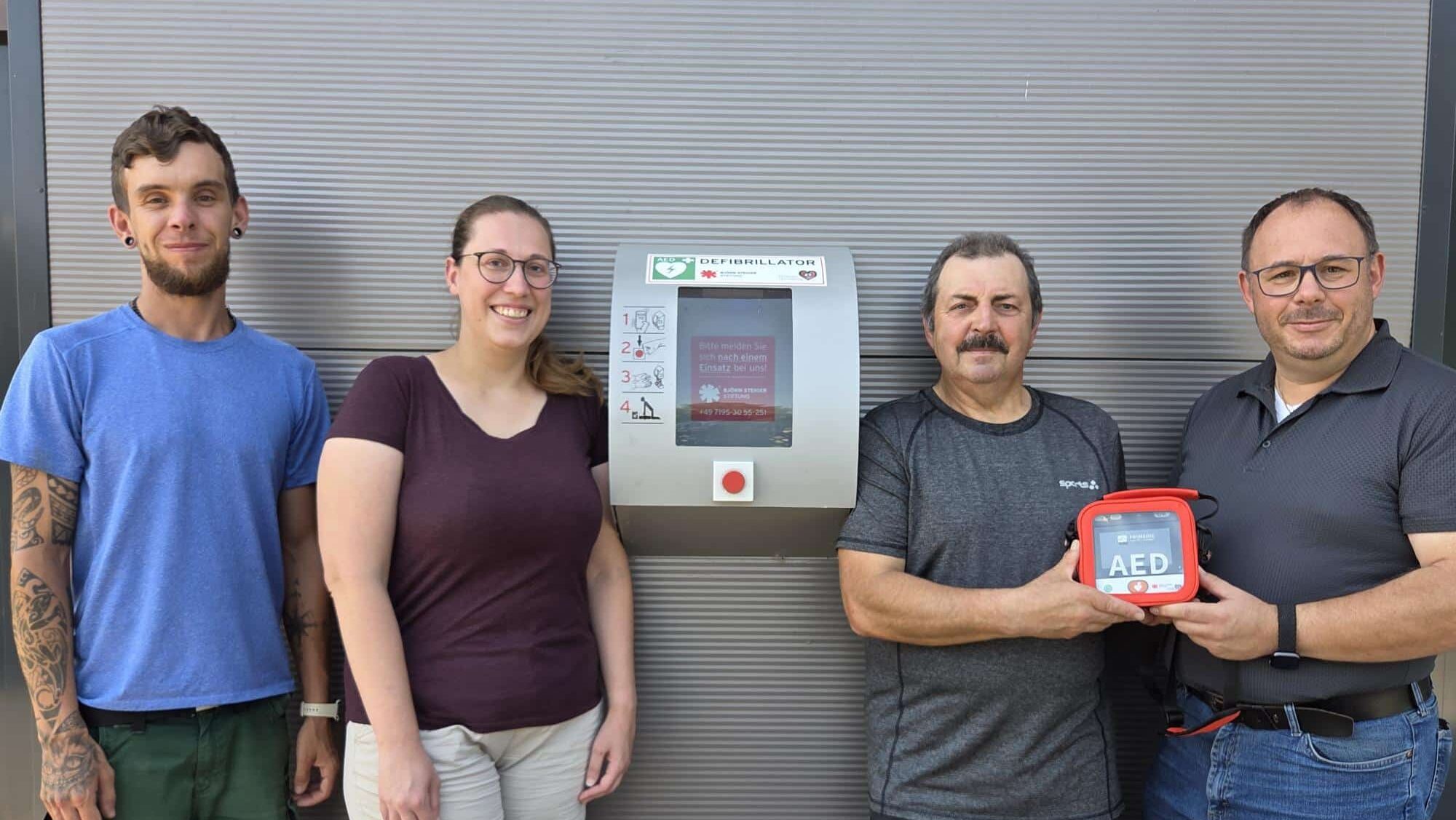 Im Notfall besser gerüstet: Im Donauwörther Friedhof hängt jetzt ein Defibrillator