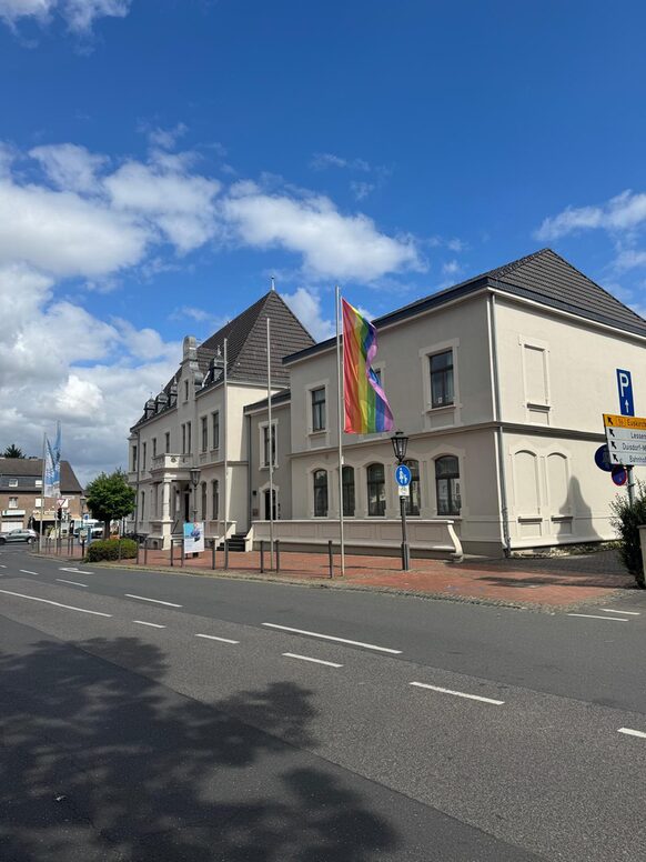 Das Bild zeigt das Rathaus Hardtberg