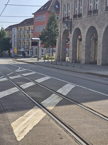 Bild: Die Rautenstraße mit Blick aufs Rathaus