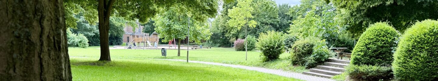 Der Bürgerpark in Sindorf bietet Schatten zum Abkühlen