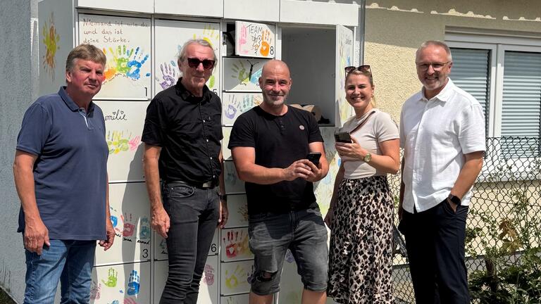 Fraktionsvorsitzender Michael Ohse, Erster Stadtrat Dirk Becker, Martin Sänger (MachMit!Haus), Mara-Lena Macke (Fachdienstleitung Bildung und Soziales), Fraktionsvorsitzender Norbert Schecke (v.l.n.r.)