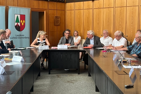 Ausschuss Atomanlagen mit Staatssekretär BMUKN J. Flasbarth. Sitzungsraum © Landkreis Lüchow-Dannenberg
