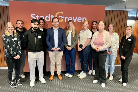 Das Bild zeigt die neuen Azubis und dual Studierenden der Stadt Greven.
