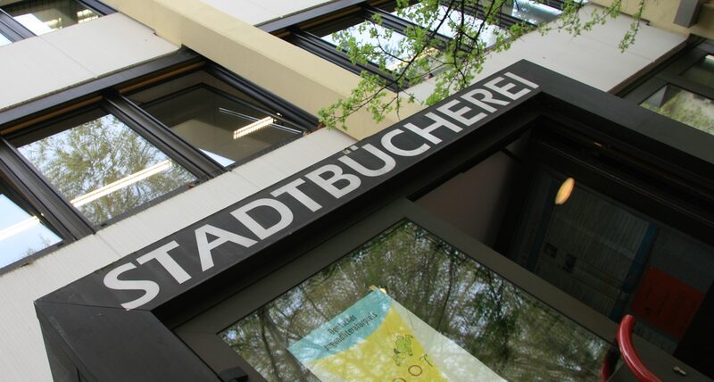Das Bild zeigt die Stadtbücherei Frechen.