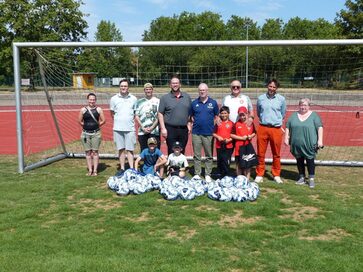 Fußballvereine erhalten Fairtrade-Bälle 2026
