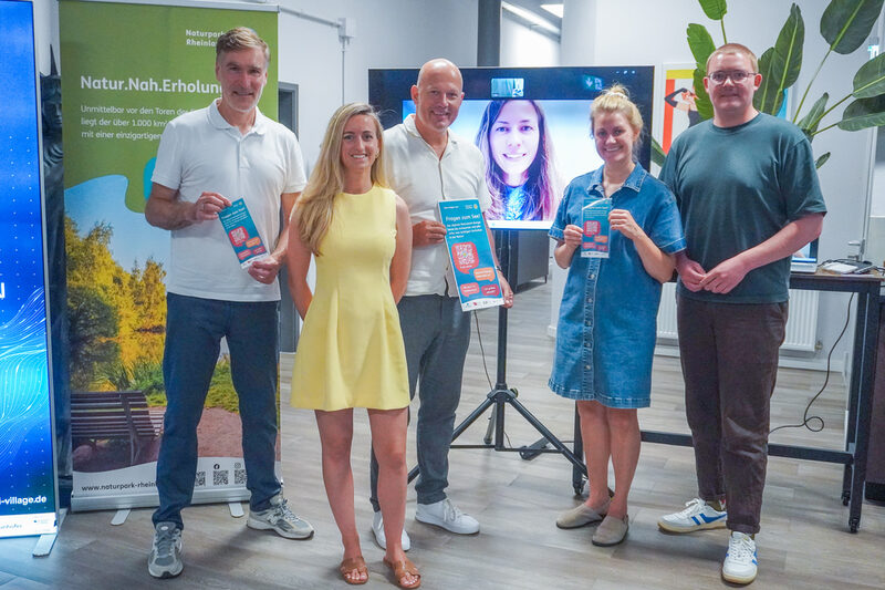 v.l. Frank Scheer (Geschäftsführer Naturpark Rheinland), Laura Vuljan (AI Village), Landrat Frank Rock, Britta Meyer (Naturpark Rheinland), Alex Dickmann (Projektleiter AI Village)